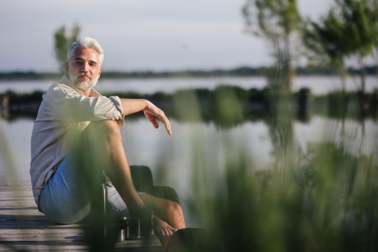 Ruhige blaue Bildkomposition zum Thema Balance